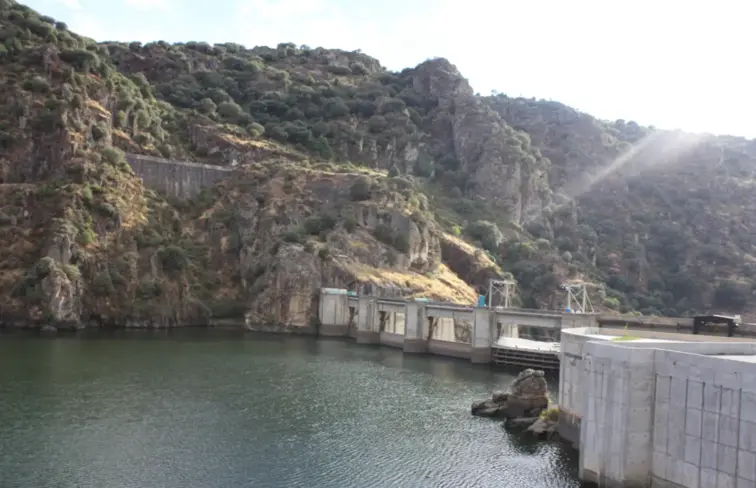 Vista da barragem de Picote
